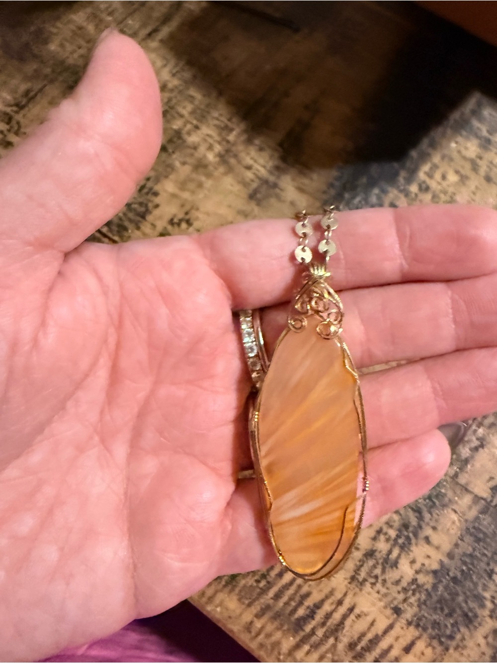 Gold-Tone Peach yellow Agate Pendant Necklace - Elegant Women's Jewelry